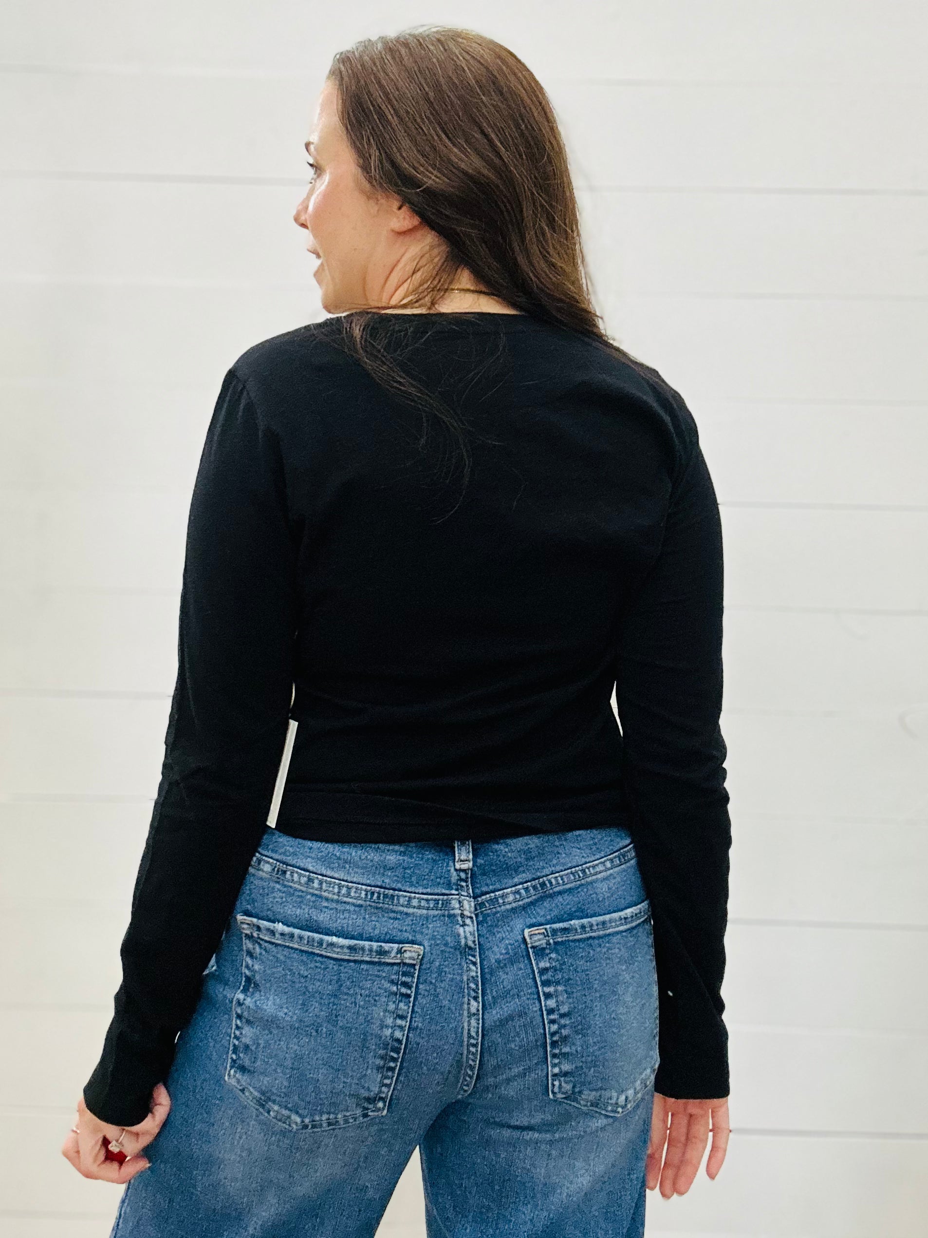 Classic Black Long Sleeve Tee - Effortlessly Chic